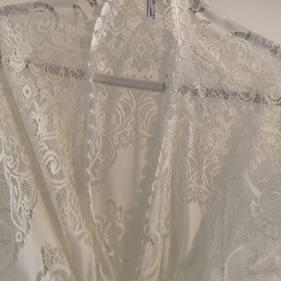 White Robe - Picture 2 of 3